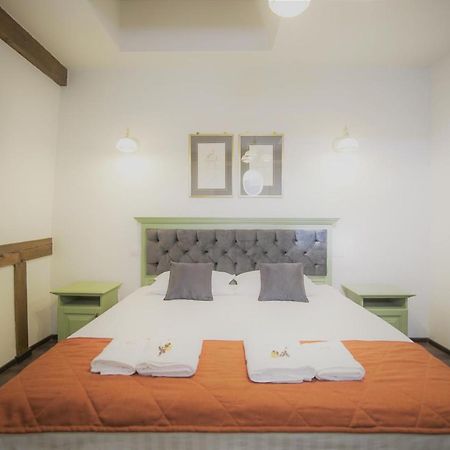 La Curtea Domneasca Hotel Karácsonkő Kültér fotó